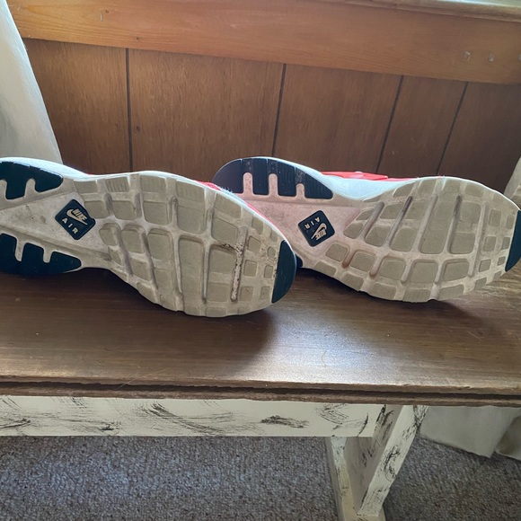 Nike shoes - Picture 2 of 2